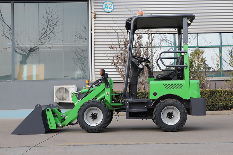 Компактный колесный погрузчик