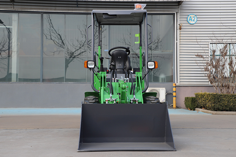 Компактный колесный погрузчик