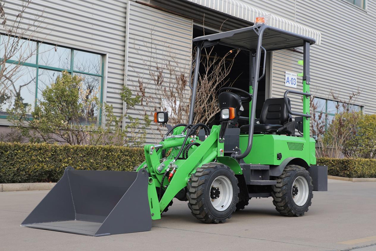 Компактный колесный погрузчик Компактный колесный погрузчик