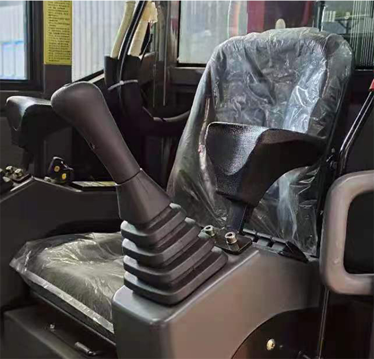 Самый дешевый мини-экскаватор.