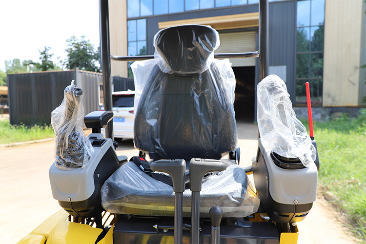 1,3-тонный экскаватор