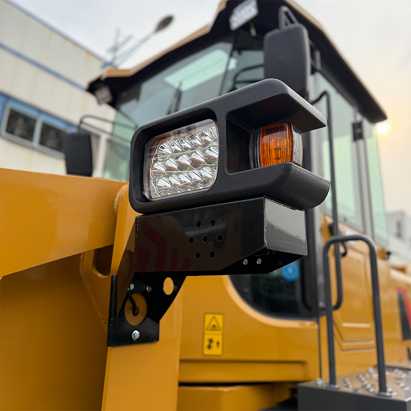 Продается компактный колесный погрузчик Продается компактный колесный погрузчик