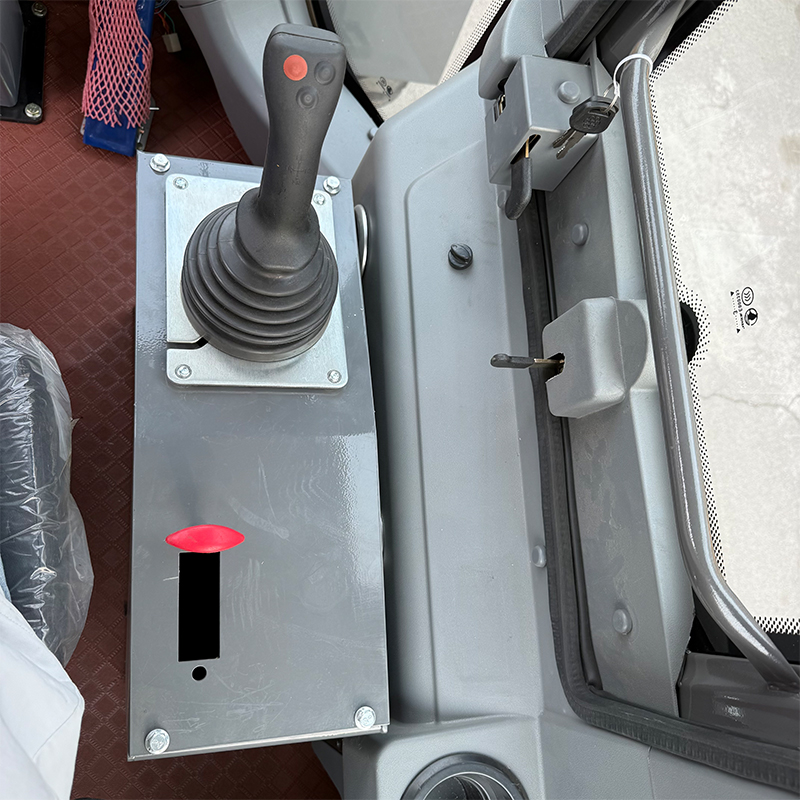 Продается компактный колесный погрузчик Продается компактный колесный погрузчик