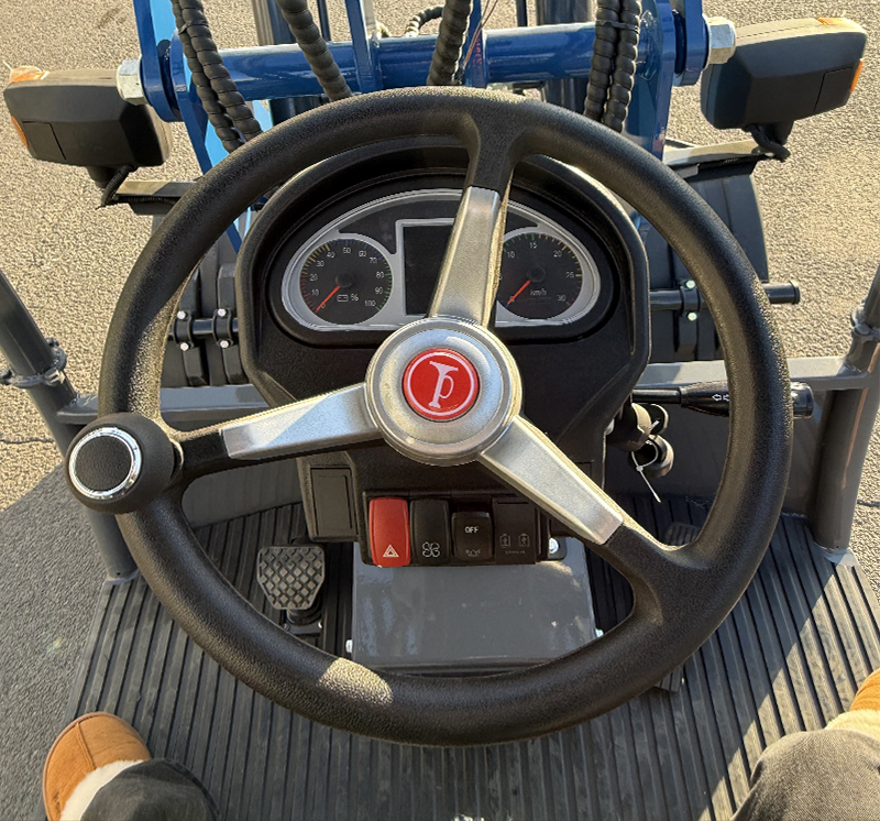 Электрический фронтальный погрузчик Электрический фронтальный погрузчик