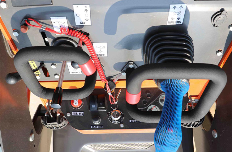 Аукцион погрузчиков с бортовым поворотом